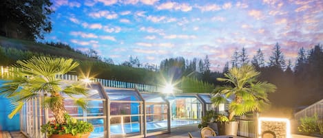 Caja de seguridad en la habitación y decoración personalizada