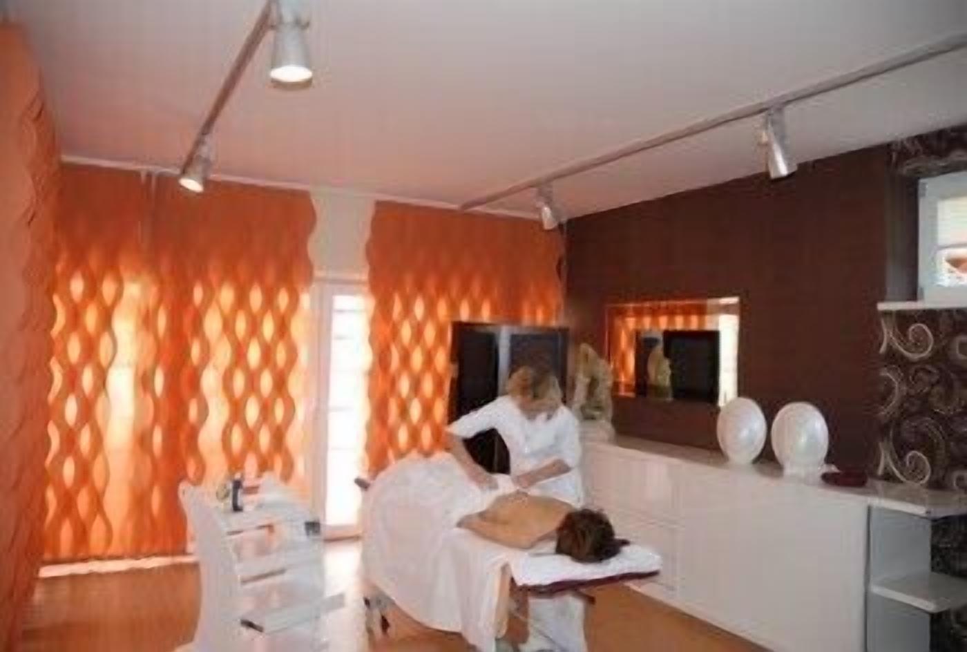 sauna, hot tub, steam room, body treatments, hot stone massages