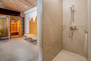 Un sauna, una bañera de hidromasaje, baño turco, tratamientos corporales