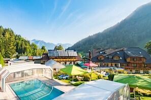 Outdoor pool, pool umbrellas, sun loungers