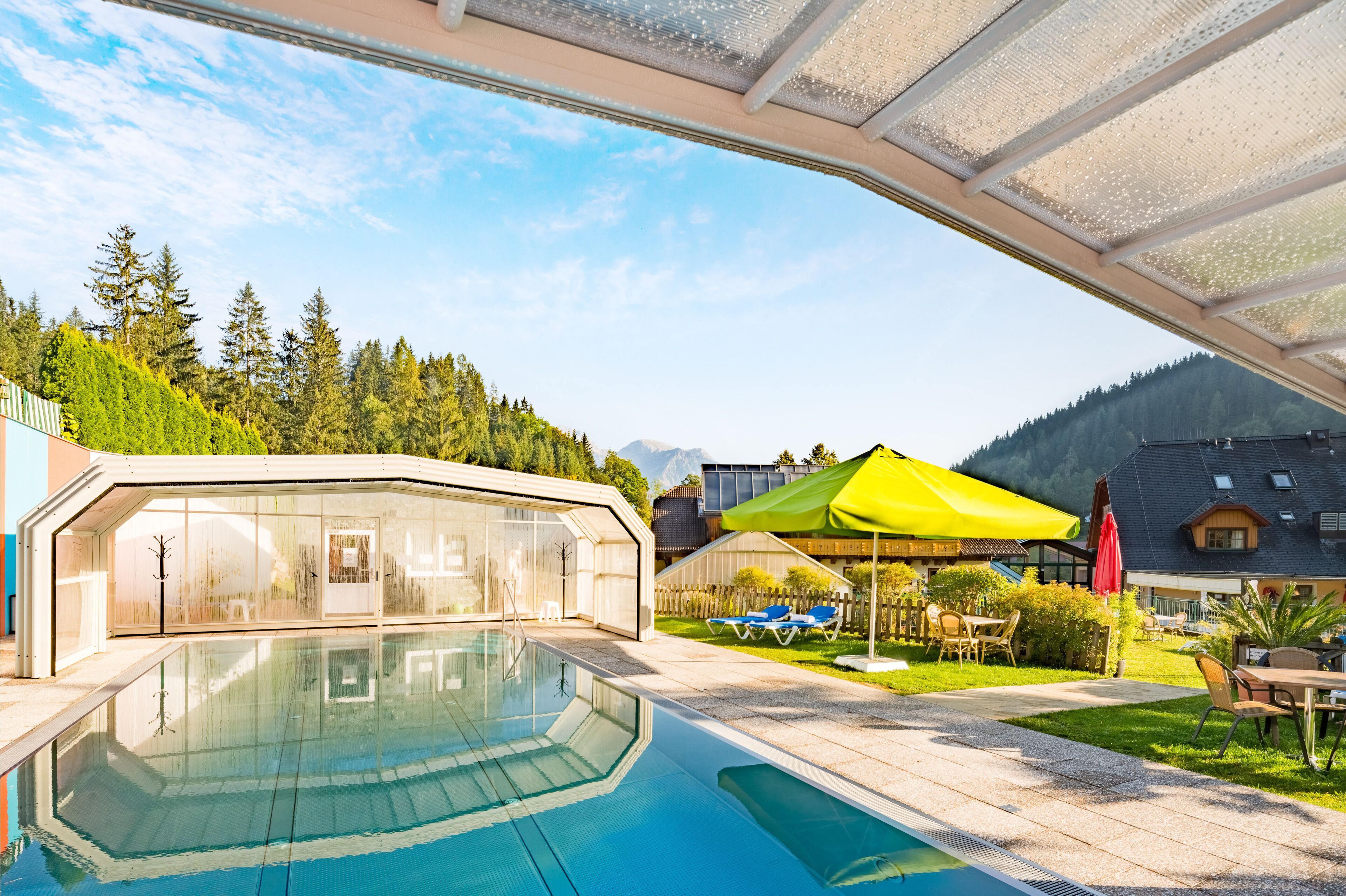 Outdoor pool, pool umbrellas, sun loungers