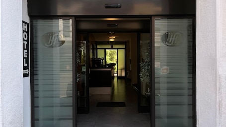 Reception. Hotel Salerno