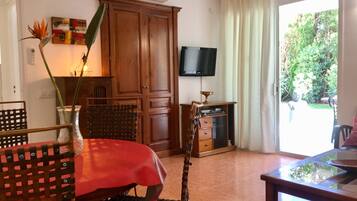 Apartment, 3 Bedrooms (5 adults - Reverend Joan Lloberas) | Television