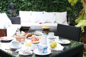 Daily buffet breakfast for a fee - Hotel los Globos (Sitges)