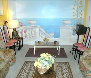 Coin salon dans le hall