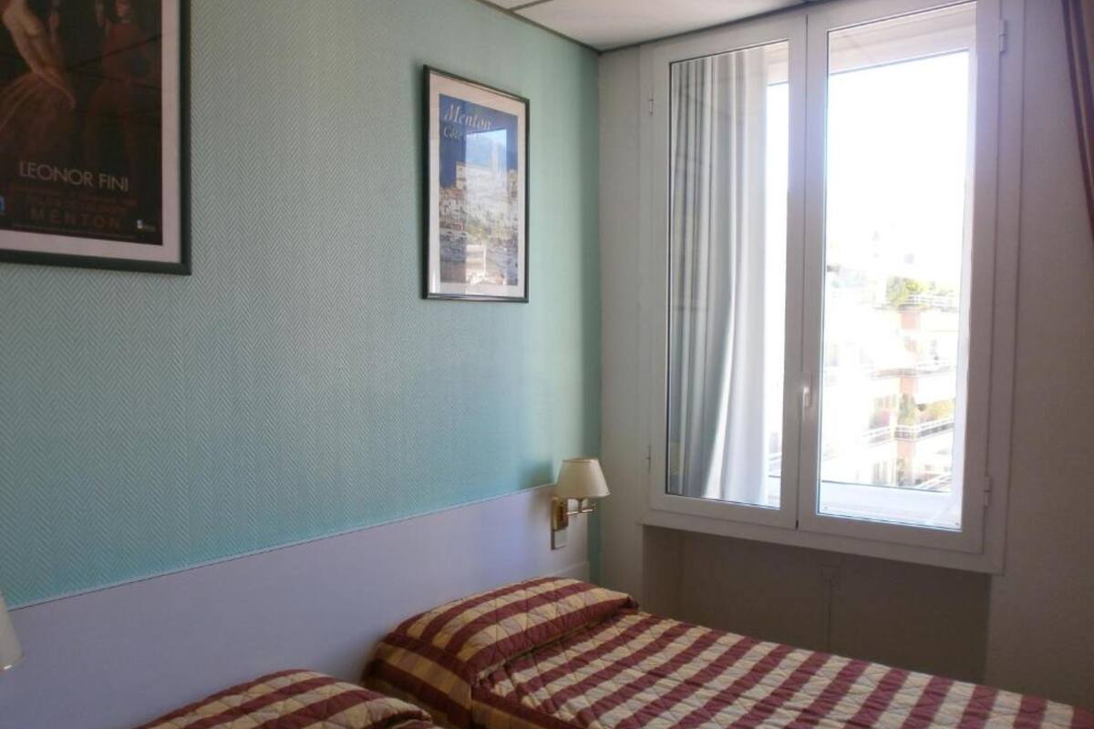 Kamar Twin | Brankas, meja kerja, kedap suara, dan tempat tidur lipat/tambahan