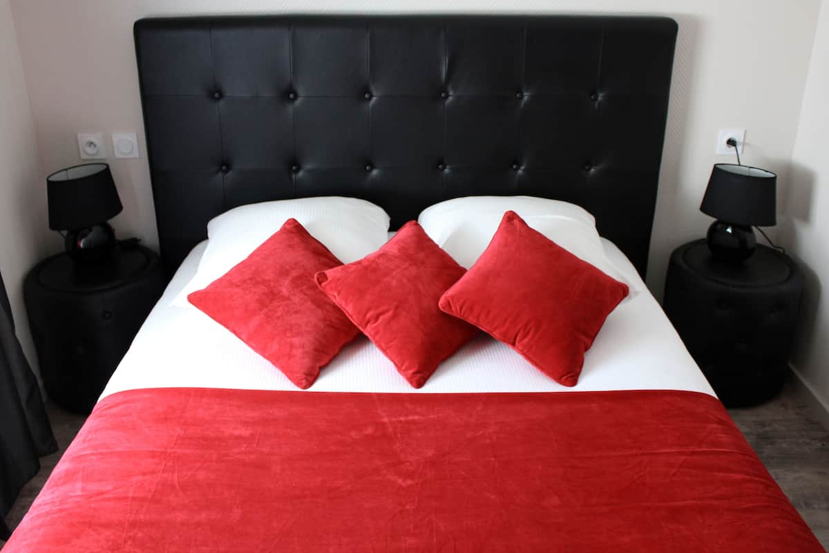 Double Room (1 or 2 Persons) | Individually decorated, individually furnished, desk, iron/ironing board