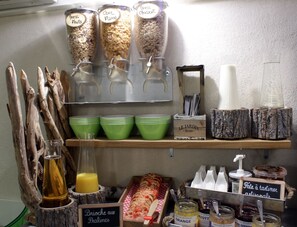 Tägliches Frühstücksbuffet gegen Gebühr