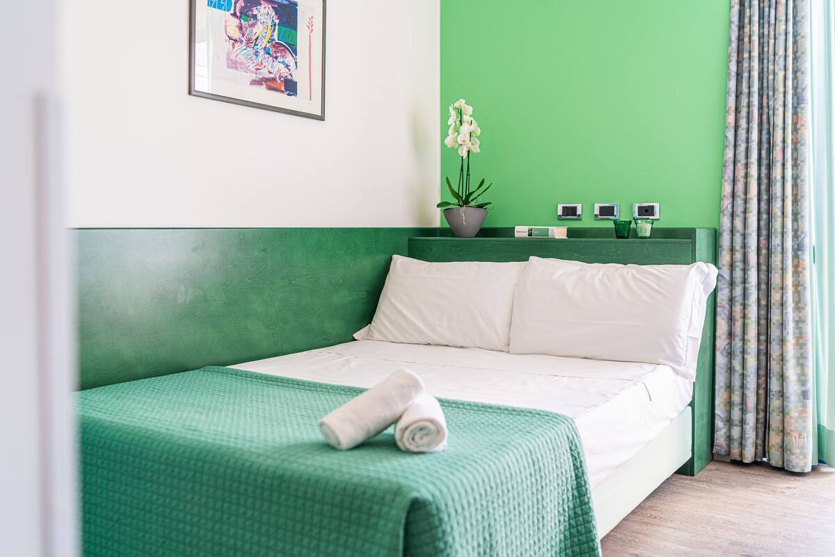 Basic Double Room | Minibar, in-room safe, desk, blackout curtains