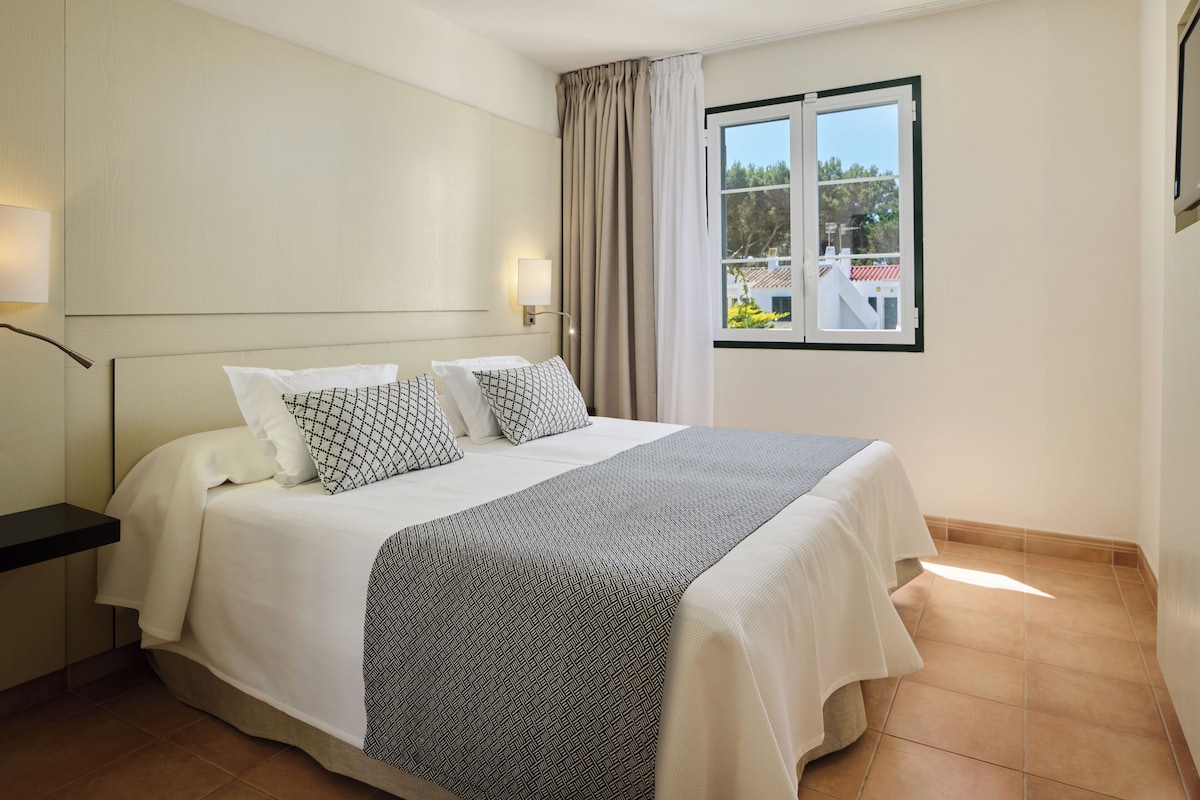 Free cots/infant beds, free WiFi, bed sheets