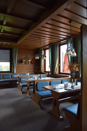 Bao gồm bữa sáng buffet hàng ngày 