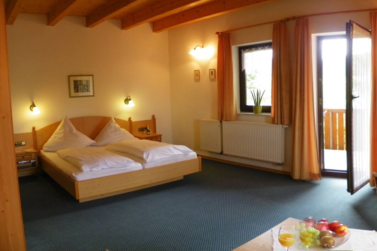 Desk, blackout curtains, free WiFi, bed sheets