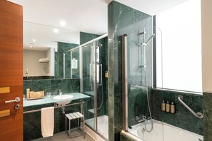 Junior-Suite, 1 Queen-Bett | Badezimmer