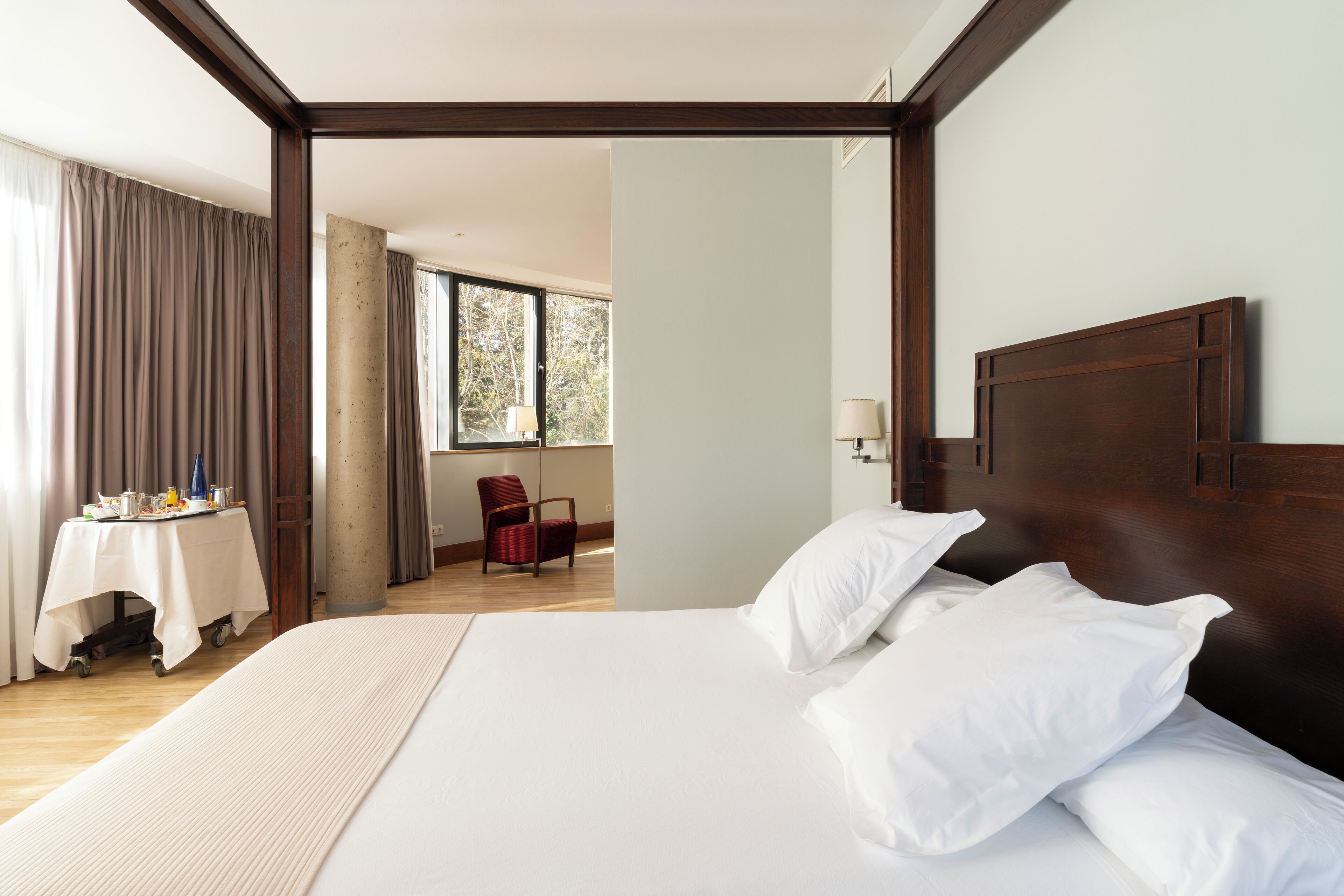 Suite junior, 1 cama Queen size | Minibar, caja de seguridad en la habitación y escritorio 