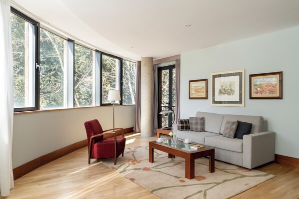 Junior Suite, 1 Queen Bed