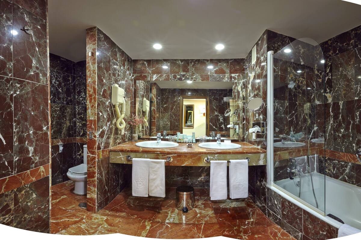 minibar, in-room safe, desk, iron/ironing board