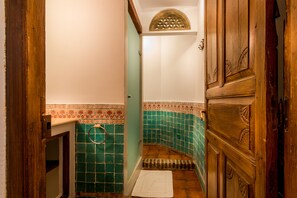 Standard Double Room | Bathroom