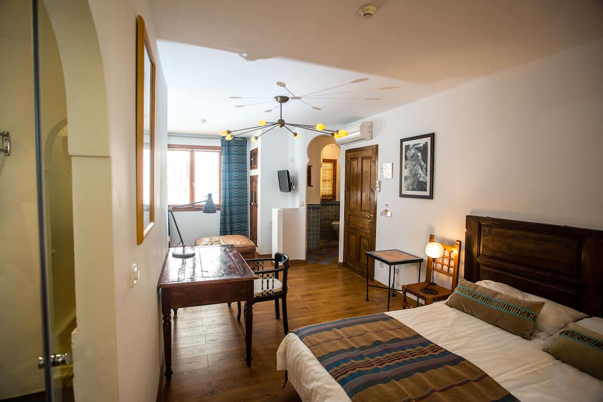 Een kluis op de kamer, individueel gedecoreerd, individueel gemeubileerd