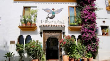 Fachada de la propiedad