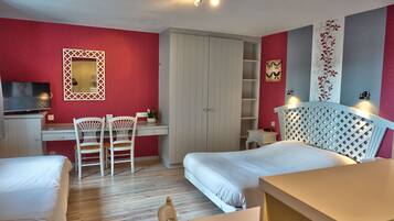 Basic Triple Room | Premium bedding, free WiFi, bed sheets