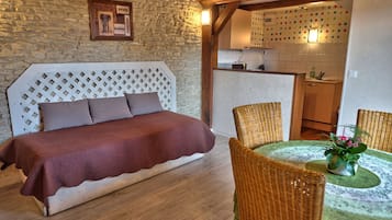 Superior Apartment, 2 Bedrooms | Premium bedding, free WiFi, bed sheets