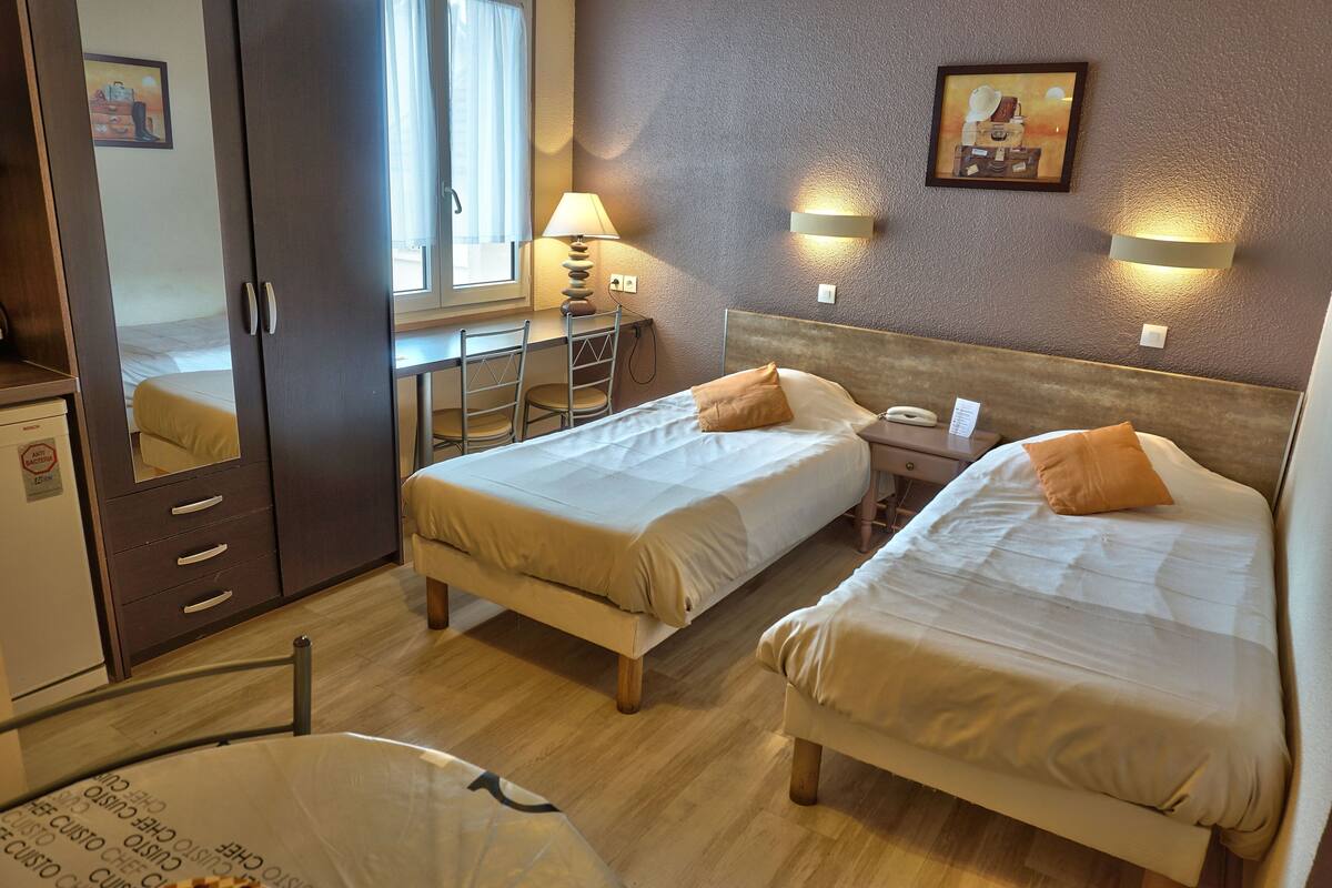 Standard-Zweibettzimmer | Hochwertige Bettwaren, kostenloses WLAN, Bettwäsche