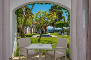 Sviitti (Rise) | Minibaari, tallelokero huoneessa, työpöytä, pimennysverhot