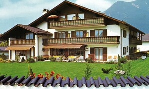 Front of property - Hotel Garni Brunnthaler (Garmisch-Partenkirchen)