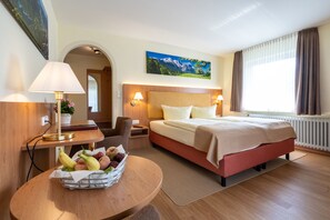 Dobbeltrom – comfort | Sengetøy av topp kvalitet, safe på rommet og blendingsgardiner