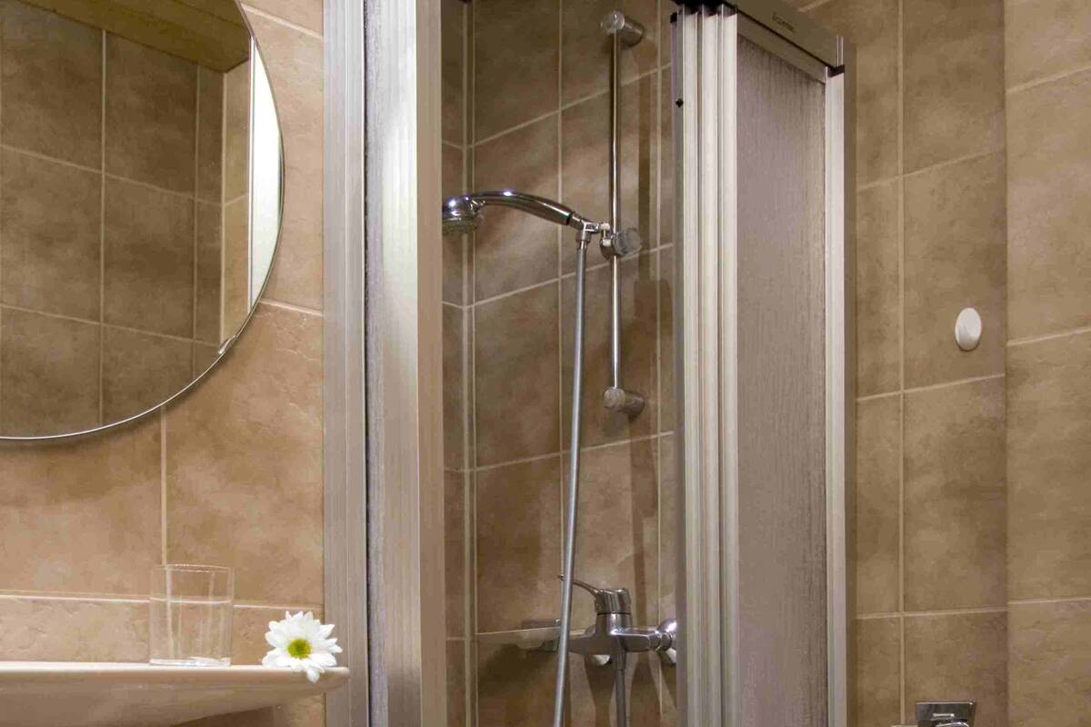Hair dryer, towels