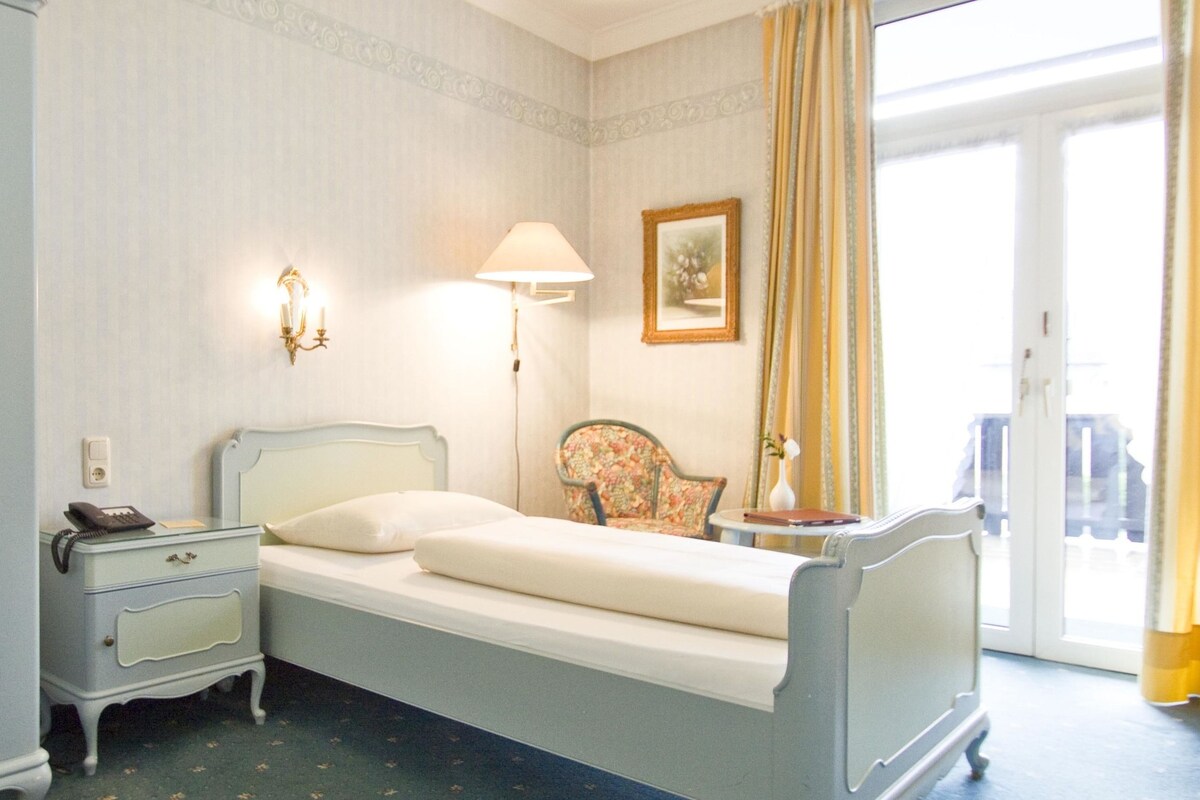 Superior Single Room | Hypo-allergenic bedding, in-room safe, soundproofing, iron/ironing board
