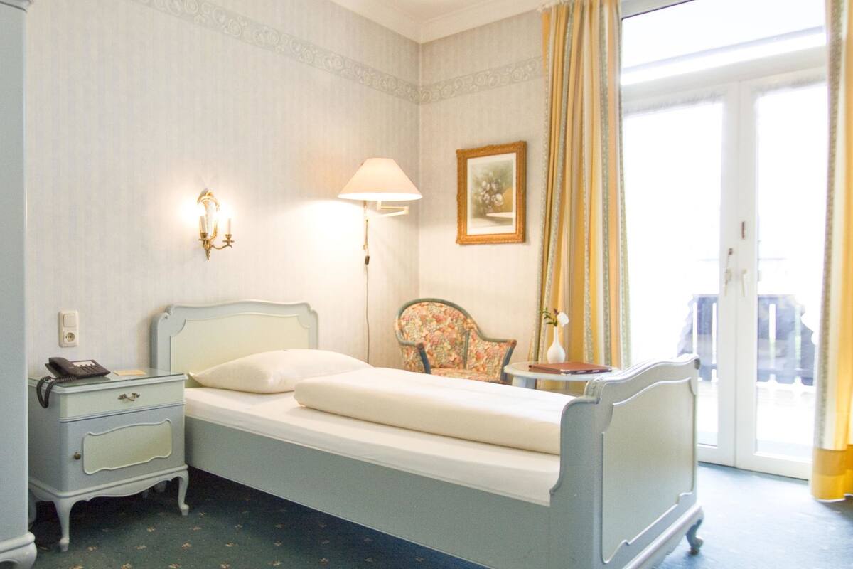 Superior Single Room | Hypo-allergenic bedding, in-room safe, soundproofing, iron/ironing board