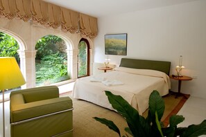 Sviitti (Penthouse) | Ylelliset vuodevaatteet, tallelokero huoneessa