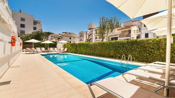 Seasonal outdoor pool, pool loungers