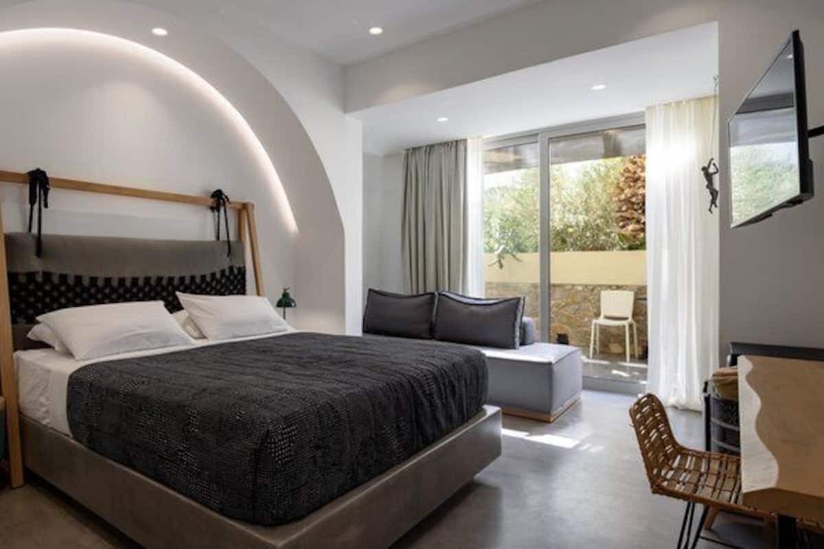 Junior Suite, Jetted Tub | In-room safe, blackout curtains, free WiFi, bed sheets