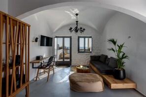 Deluxe Room, Sea View (Outdoor Jetted Tub) | Living area