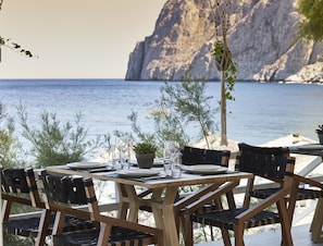 2 restaurantes; se sirve desayuno, almuerzo y cena