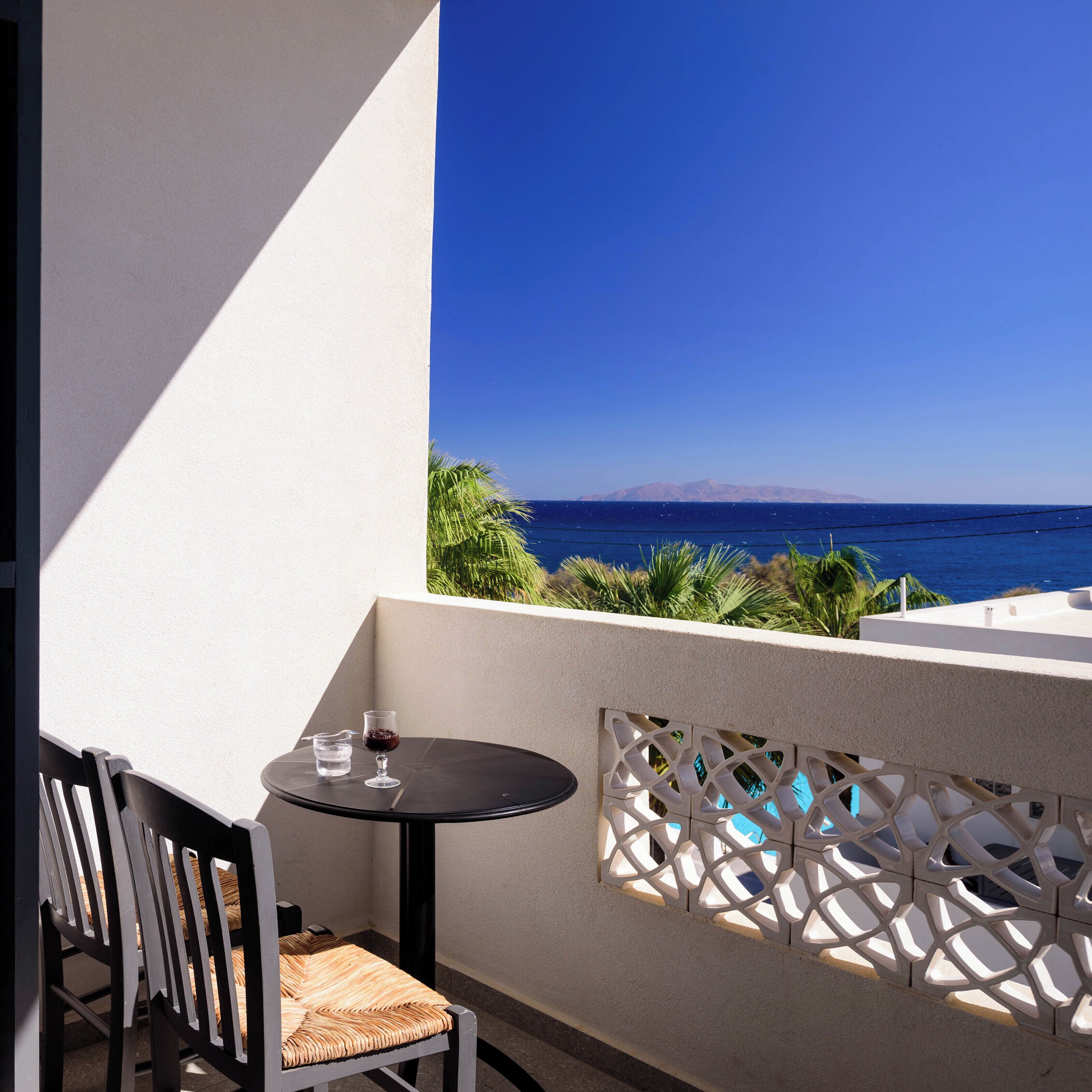 Double Room Sea View | Safe på rommet, blendingsgardiner, wi-fi (inkludert) og sengetøy