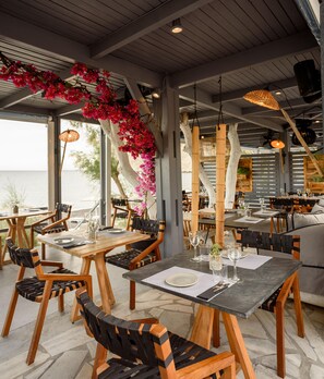 2 restaurantes, café da manhã, culinária mediterrânea