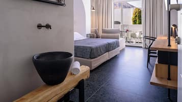 Junior-Suite | Zimmersafe, Verdunkelungsvorhänge, kostenloses WLAN, Bettwäsche