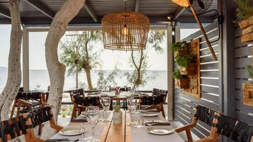 2 restauranter: frokost, lunsj og middag serveres
