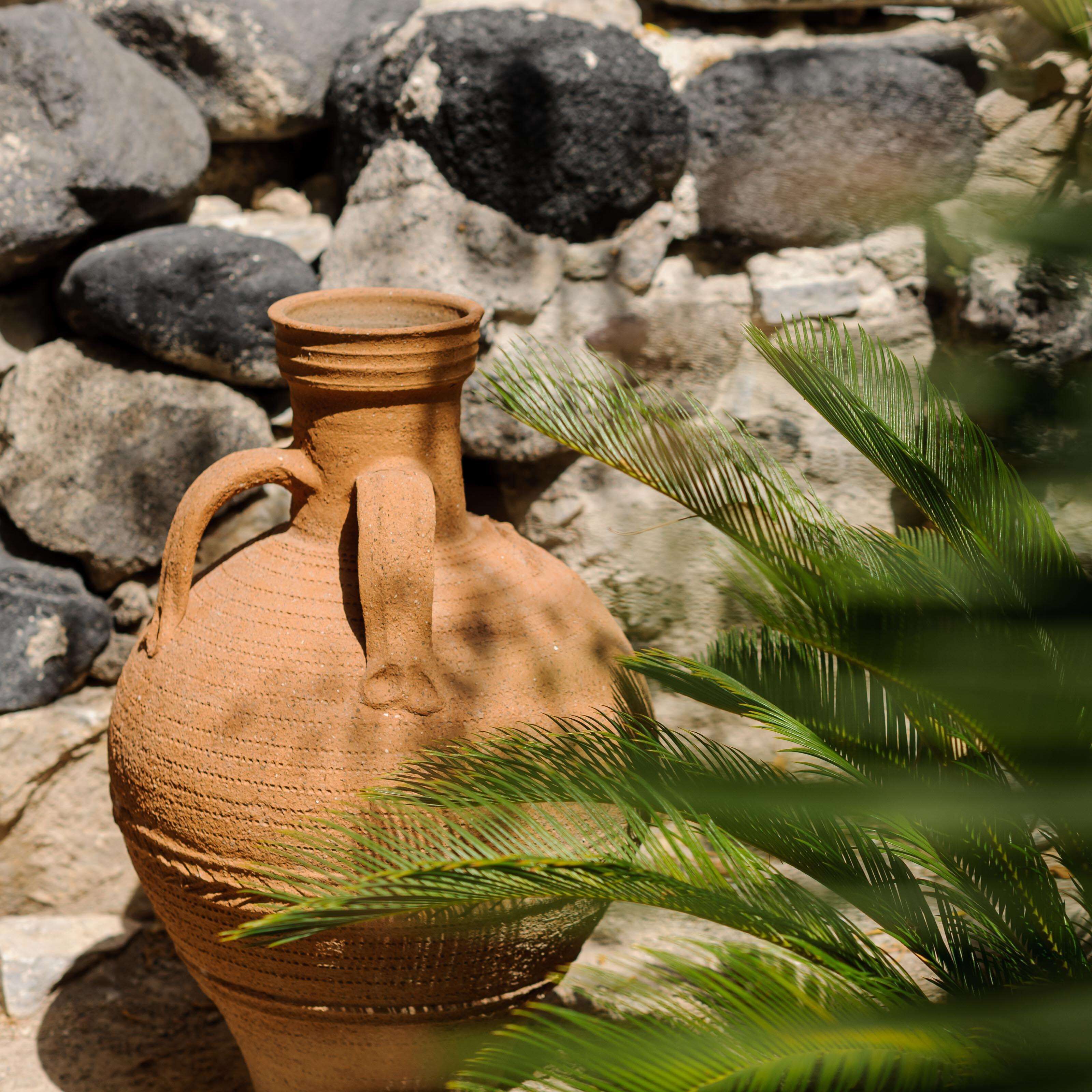 body treatments, deep-tissue massages, facials, massage/treatment rooms