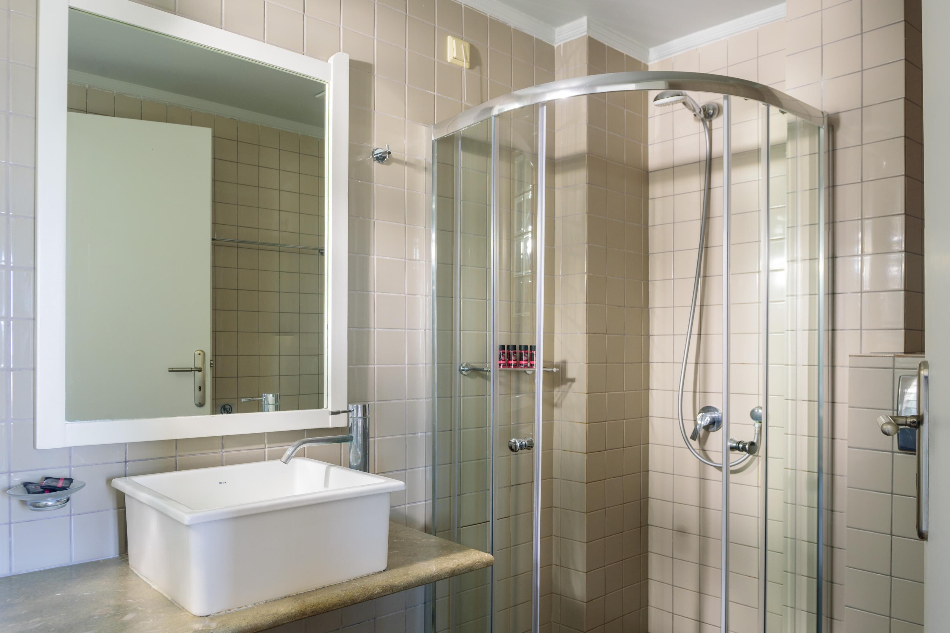Double Room Sea View | Bathroom | Shower, free toiletries, hair dryer, towels