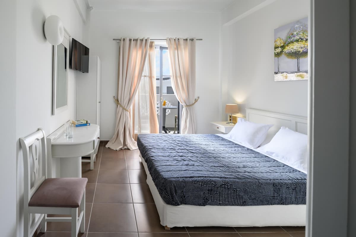 Standard Room | In-room safe, blackout curtains, free WiFi, bed sheets