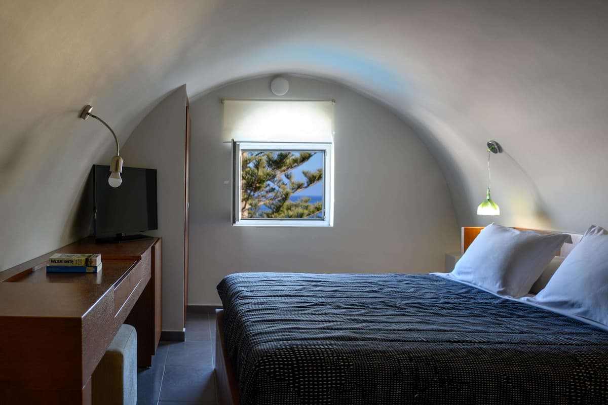 Apartment, 2 Bedrooms (Maisonette ) | In-room safe, blackout curtains, free WiFi, bed sheets
