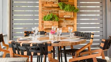 2 Restaurants; Frühstück, Mittagessen und Abendessen werden serviert