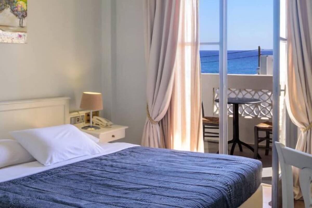 In-room safe, blackout curtains, free WiFi, bed sheets