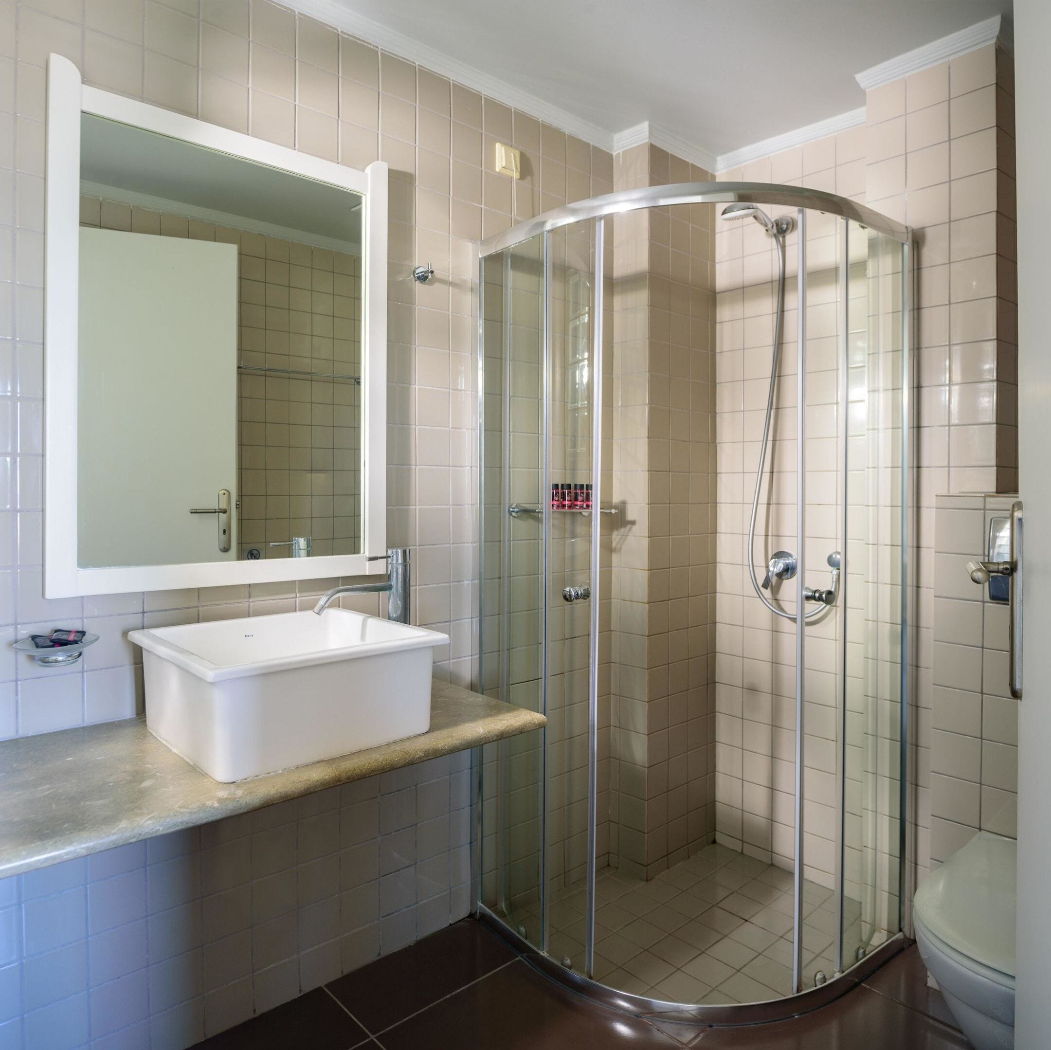 Double Room Sea View | Bathroom | Shower, free toiletries, hair dryer, towels