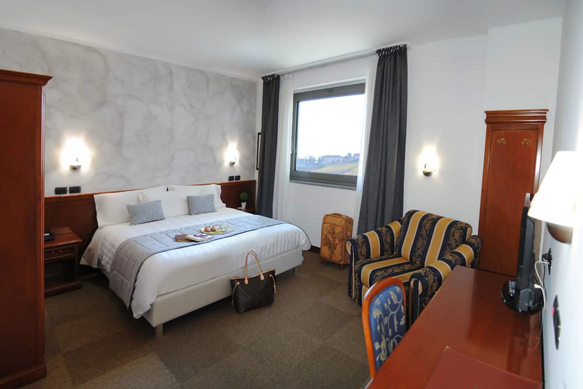 Italiaanse Frette-lakens, luxe beddengoed, een minibar