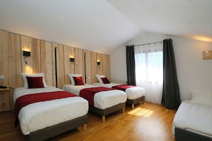 Family Suite | Premium bedding, cribs/infant beds, free WiFi, bed sheets - Hôtel Restaurant La Buffe (Autrans-Meaudre-en-Vercors)